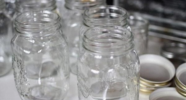 Jak správně sterilizovat víčka a sklenice na zimní marmeládu v mikrovlnné troubě